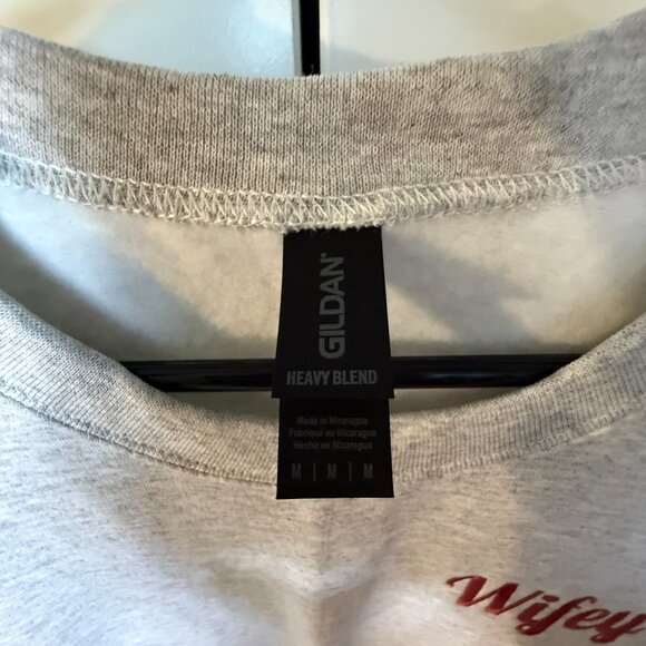 Gildan Heavy Blend Women's Wifey Embroidered Gray Fleece Crewneck Size M New - Picture 5 of 6